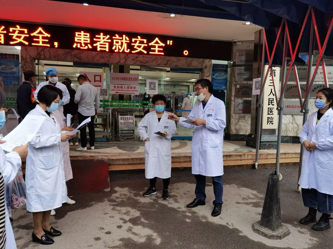 必发9988集团开展疫情防控实战演练 全面提升应急救治能力